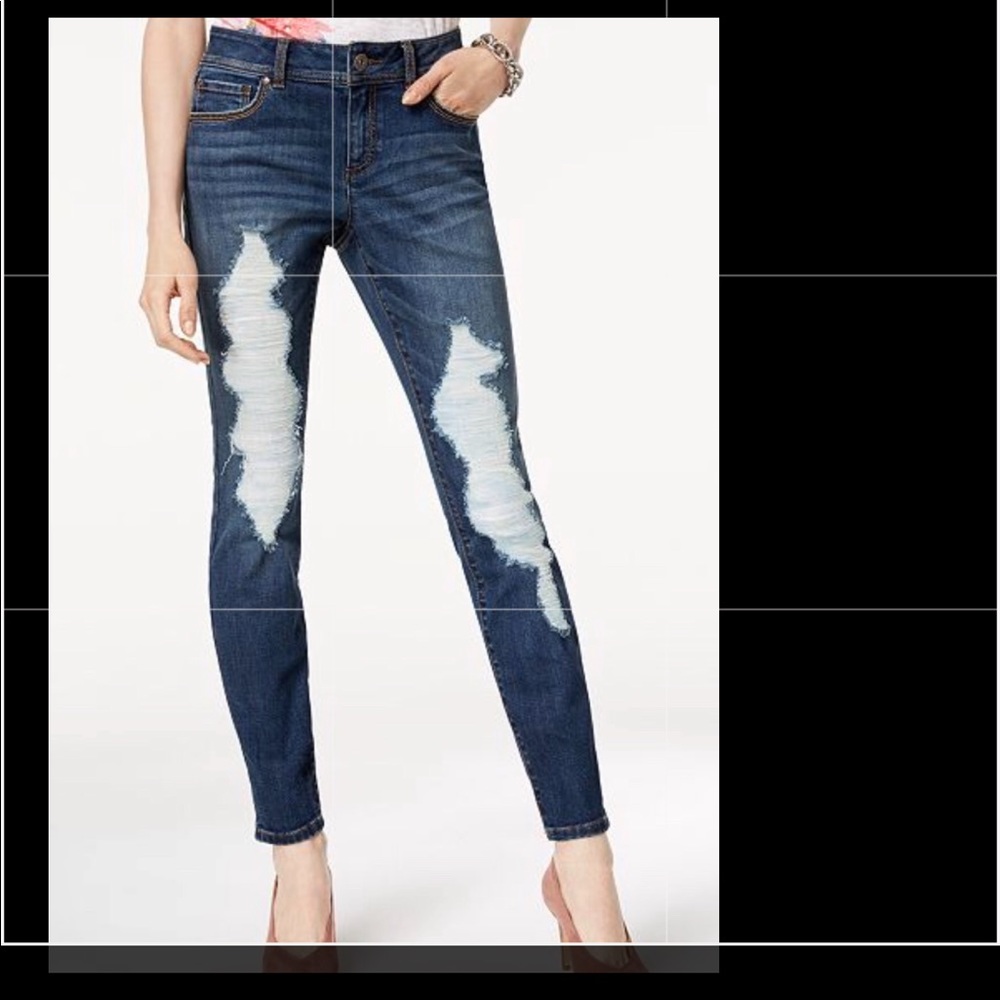 Distressed skinny jeans